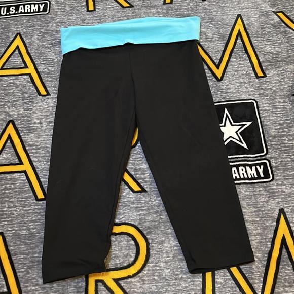 Victoria’s Secret Crop Yogas! - Picture 2 of 2